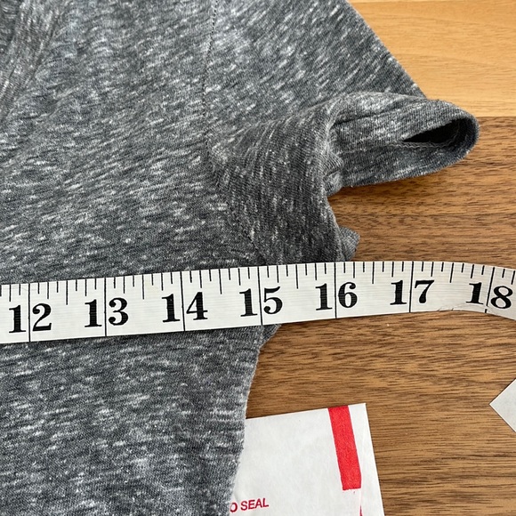 American Eagle Top - Women | Color: Grey | Size: SP
#663 - Picture 5 of 7